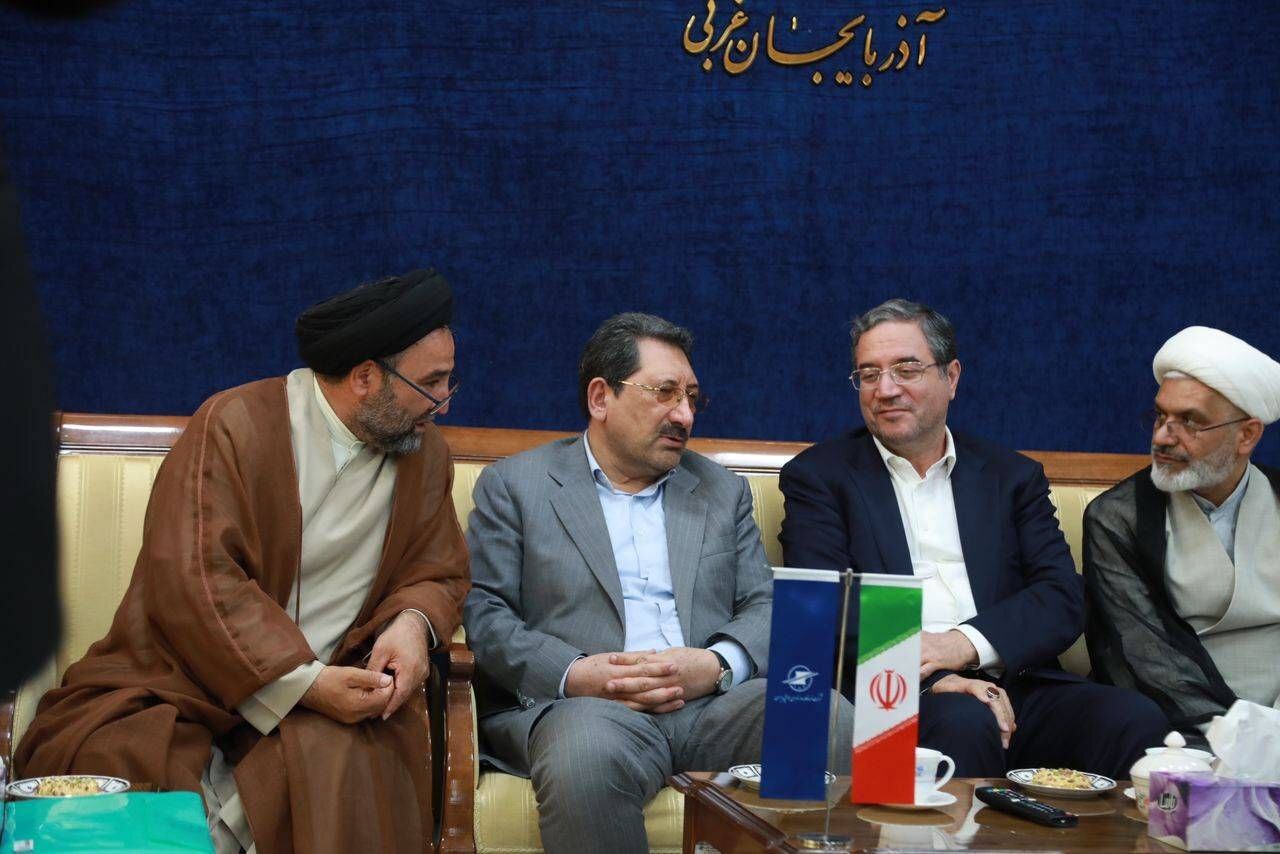 وزیر صمت وارد فرودگاه شهید باکری ارومیه شد/ ادای احترام اتابک به مقام شهدای مرکز استان آذربایجان غربی وزیر صمت وارد فرودگاه شهید باکری ارومیه شد/ ادای احترام اتابک به مقام شهدای مرکز استان آذربایجان غربی