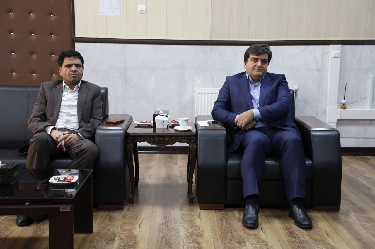 نشست مدیرعامل شرکت آهن و فولاد ارفع و فرماندار اردکان نشست مدیرعامل شرکت آهن و فولاد ارفع و فرماندار اردکان