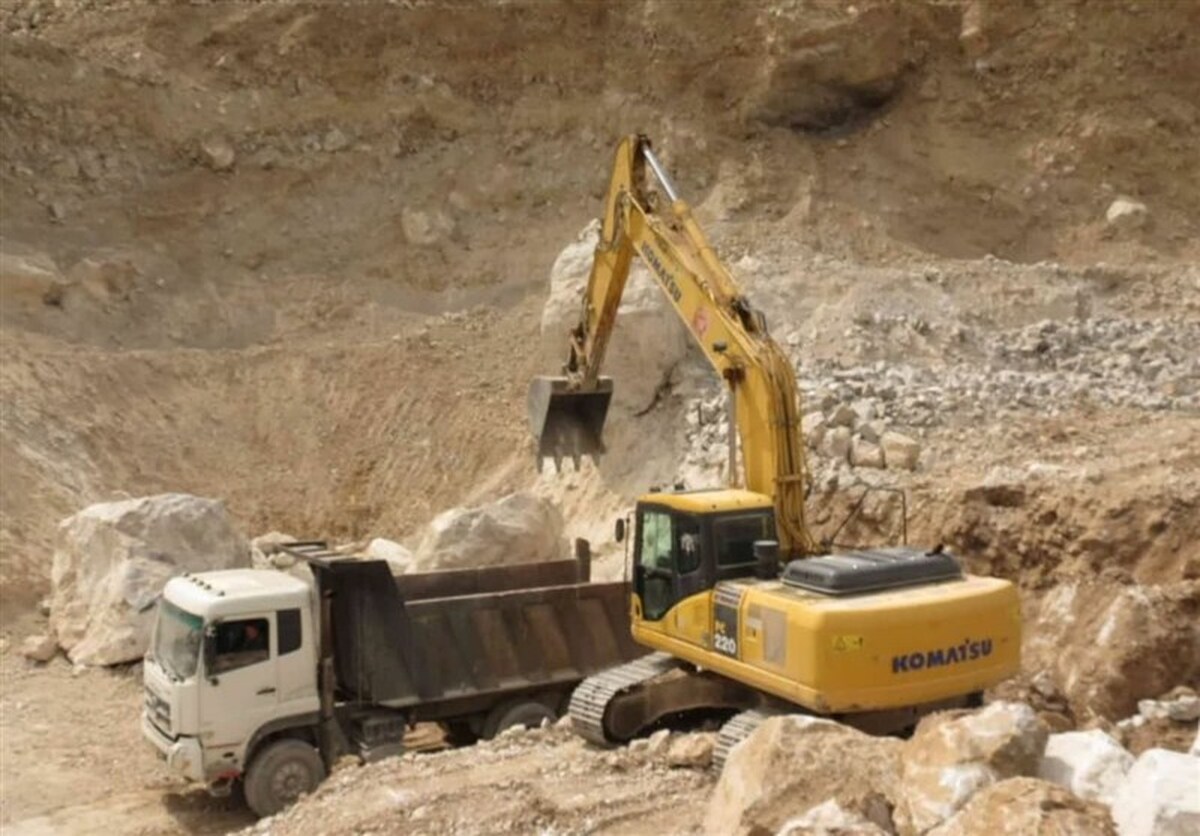 خاک‌فروشی از دل کوه
