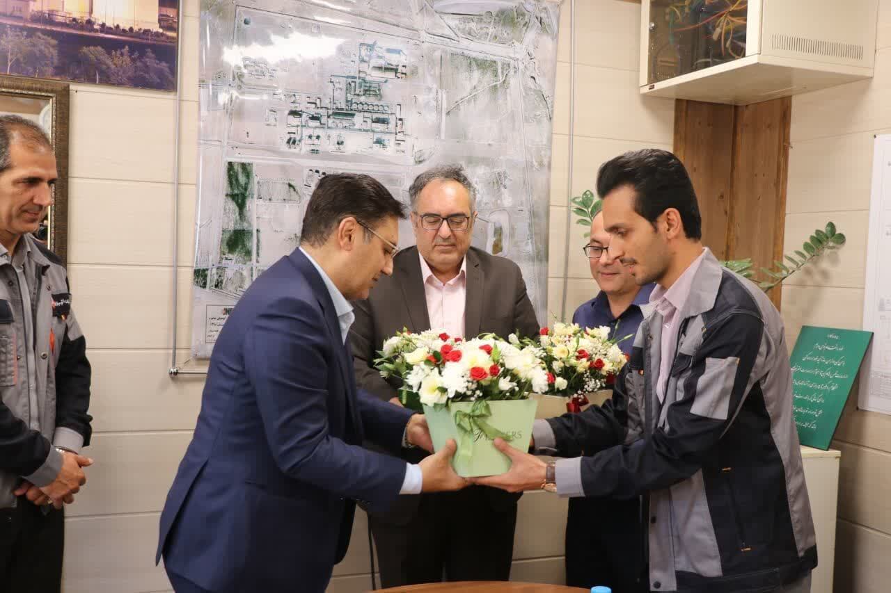 مدیرعامل شرکت آلومینای ایران به مناسبت روز پزشک با پزشکان شرکت دیدار کرد مدیرعامل شرکت آلومینای ایران به مناسبت روز پزشک با پزشکان شرکت دیدار کرد