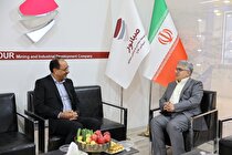 حضور نایب‌ رئیس کمیسیون صنایع و معادن مجلس در غرفه صبانور