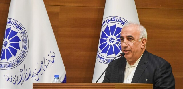 صنعتگران و معدنکاران برتر استان سمنان تجلیل شدند صنعتگران و معدنکاران برتر استان سمنان تجلیل شدند