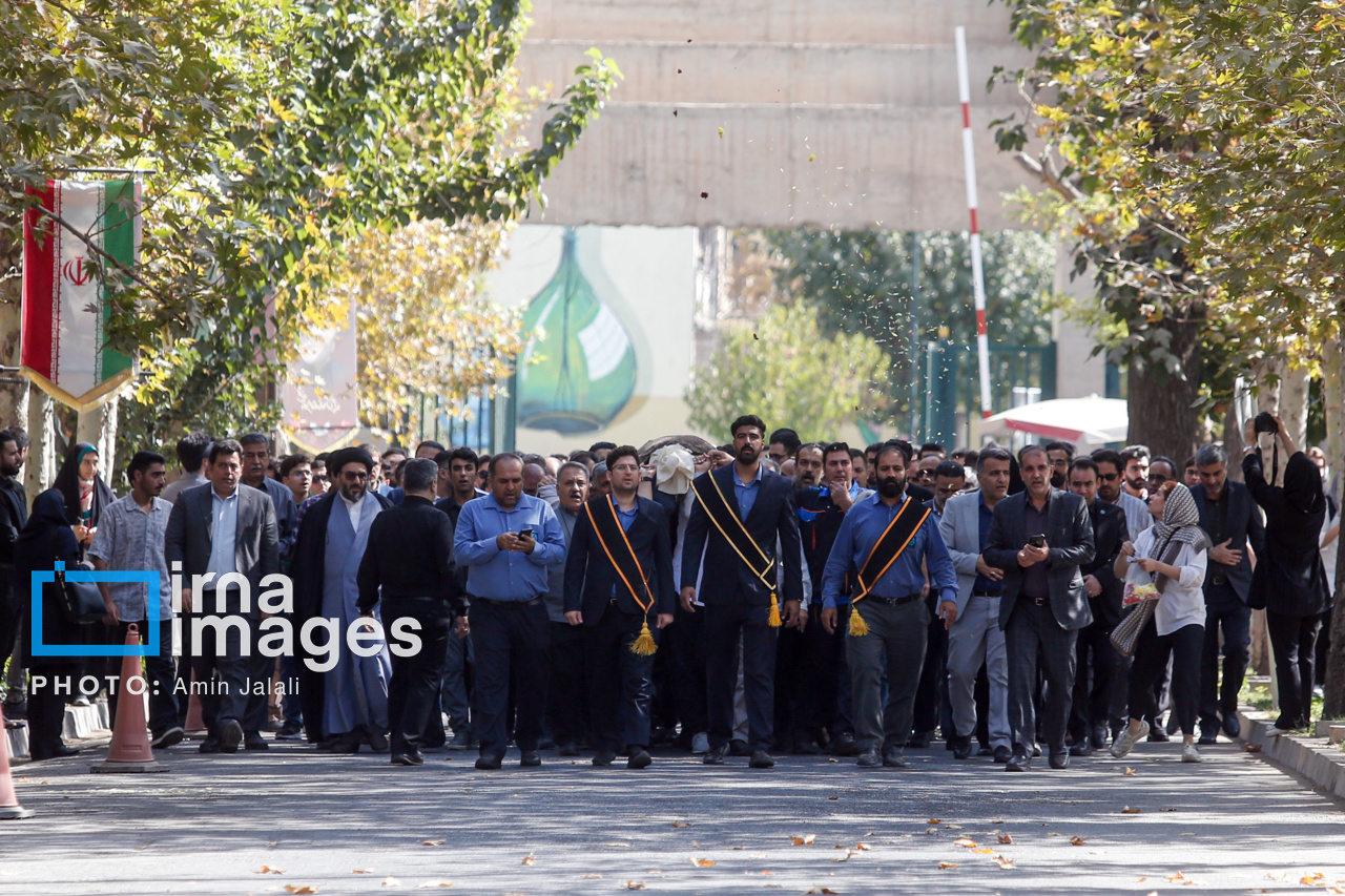 پیکر دانشجوی فقید حادثه آزمایشگاه دانشگاه تهران تشییع شد پیکر دانشجوی فقید حادثه آزمایشگاه دانشگاه تهران تشییع شد