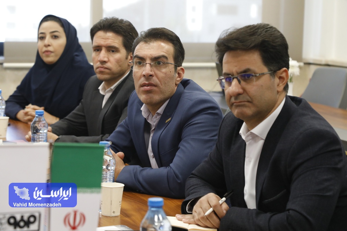 دیپلماسی فولادی در مسیر شرق دیپلماسی فولادی در مسیر شرق