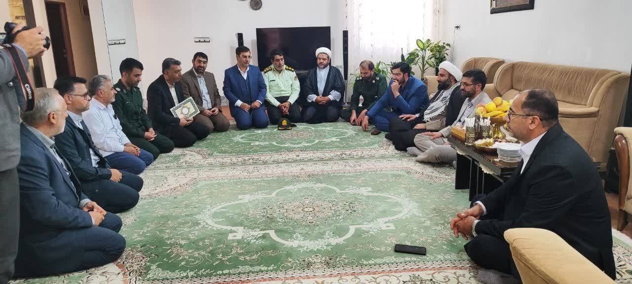 دیدار مدیرعامل شرکت آلومینای ایران و مسوولین شهرستان جاجرم با تعدادی از خانوادههای معظم شهدا و ایثارگران دیدار مدیرعامل شرکت آلومینای ایران و مسوولین شهرستان جاجرم با تعدادی از خانوادههای معظم شهدا و ایثارگران
