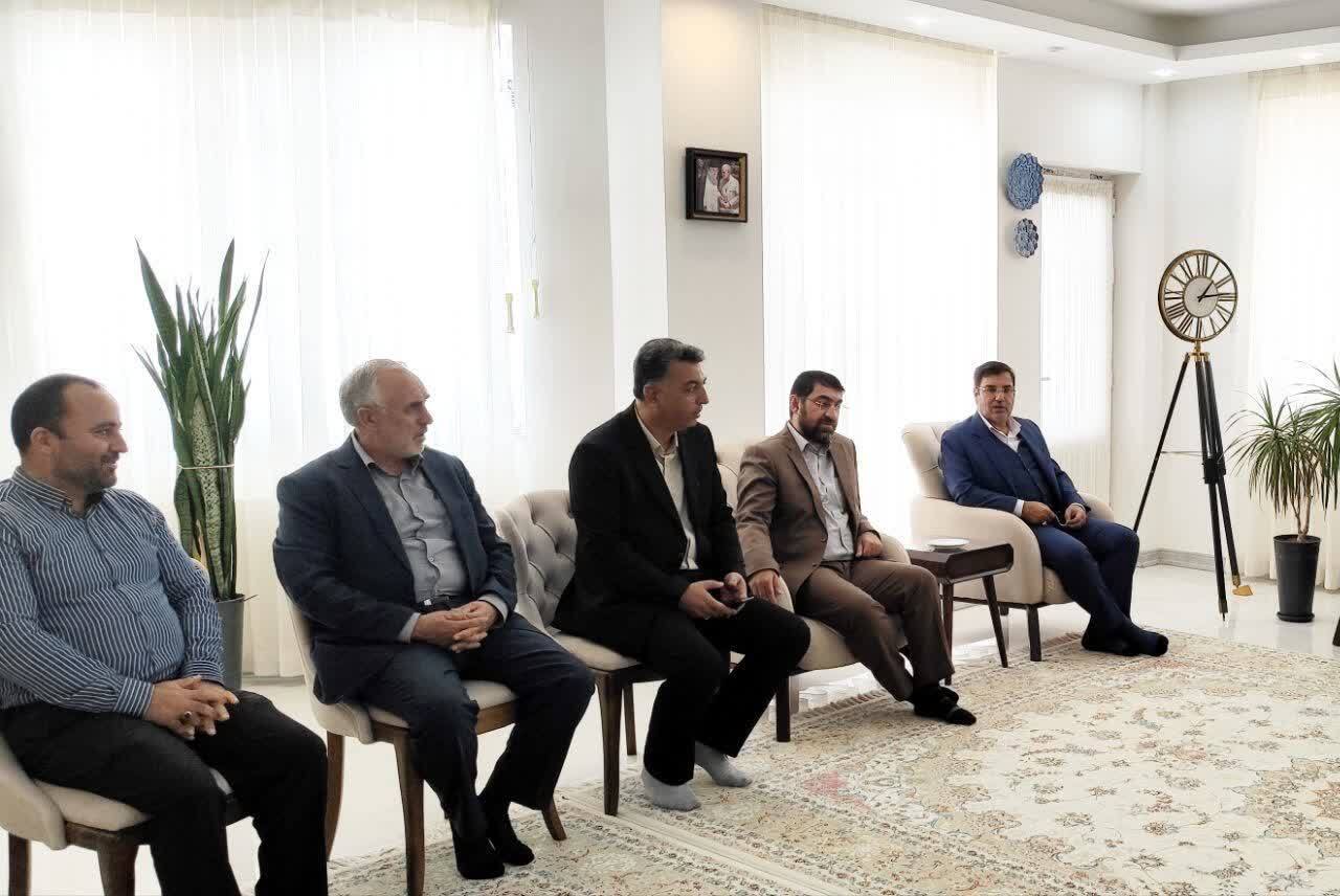 دیدار مدیرعامل شرکت آلومینای ایران و مسوولین شهرستان جاجرم با تعدادی از خانوادههای معظم شهدا و ایثارگران دیدار مدیرعامل شرکت آلومینای ایران و مسوولین شهرستان جاجرم با تعدادی از خانوادههای معظم شهدا و ایثارگران