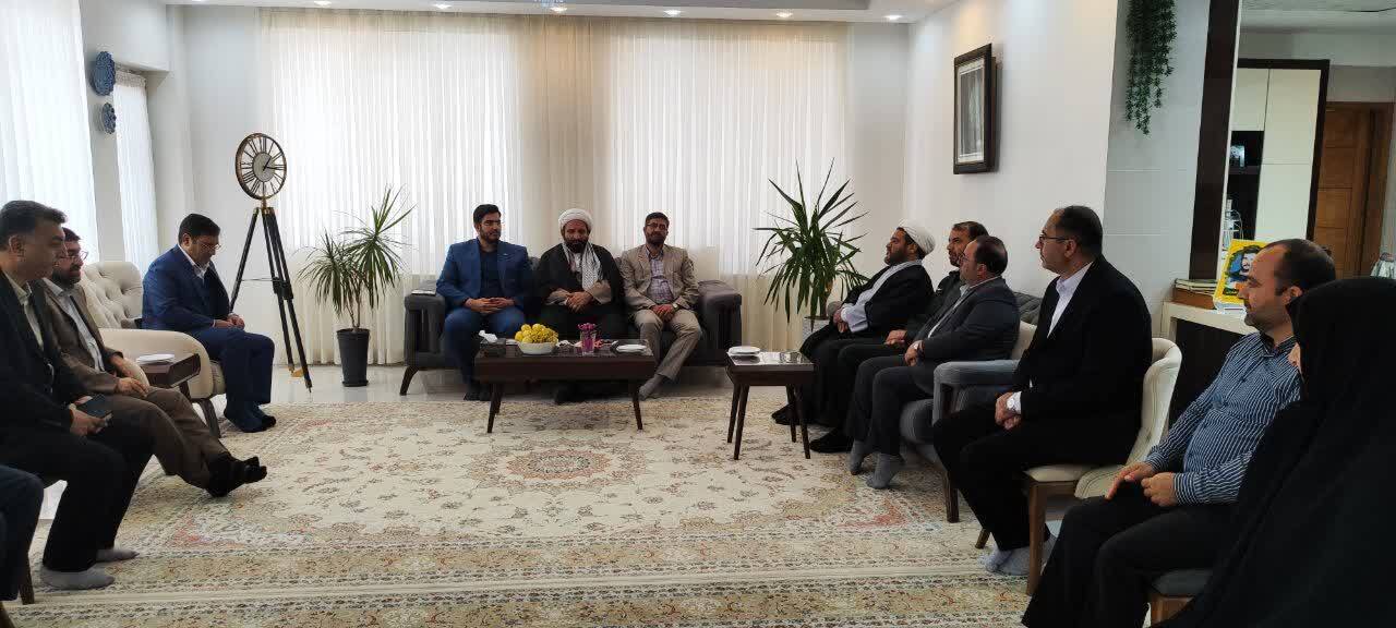 دیدار مدیرعامل شرکت آلومینای ایران و مسوولین شهرستان جاجرم با تعدادی از خانوادههای معظم شهدا و ایثارگران دیدار مدیرعامل شرکت آلومینای ایران و مسوولین شهرستان جاجرم با تعدادی از خانوادههای معظم شهدا و ایثارگران