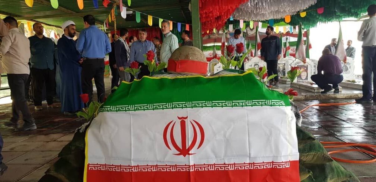 غبارروبی و عطر افشانی مزار شهدا به مناسبت هفته دفاع مقدس