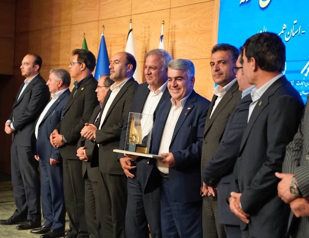 تقدیر از صبانور به عنوان واحد برتر معدنی در استان همدان تقدیر از صبانور به عنوان واحد برتر معدنی در استان همدان