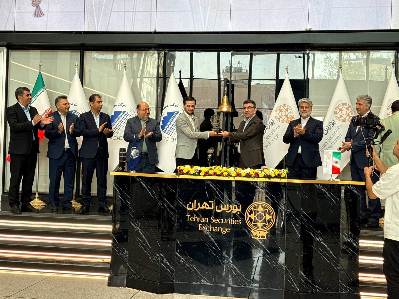 «فرید دهقانی» زنگ آغاز به کار بورس را نواخت «فرید دهقانی» زنگ آغاز به کار بورس را نواخت