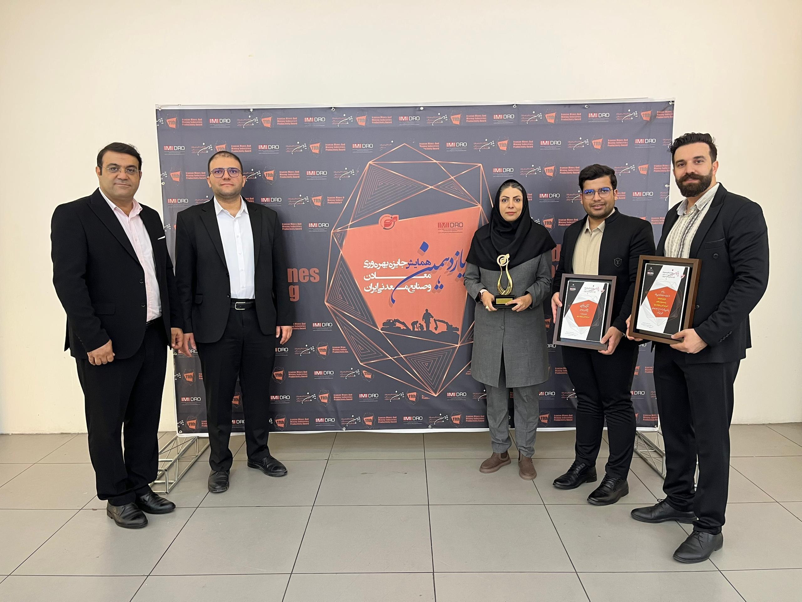 ارفع تندیس برنزین پیشتازان بهرهوری را دریافت کرد ارفع تندیس برنزین پیشتازان بهرهوری را دریافت کرد