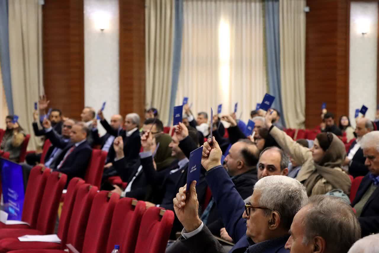 شاهین اصغری: هدف تجارت ۱۰ میلیارد یورویی ایران و آلمان با رفع تحریمها، در مدت کوتاهی قابل تحقق است شاهین اصغری: هدف تجارت ۱۰ میلیارد یورویی ایران و آلمان با رفع تحریمها، در مدت کوتاهی قابل تحقق است