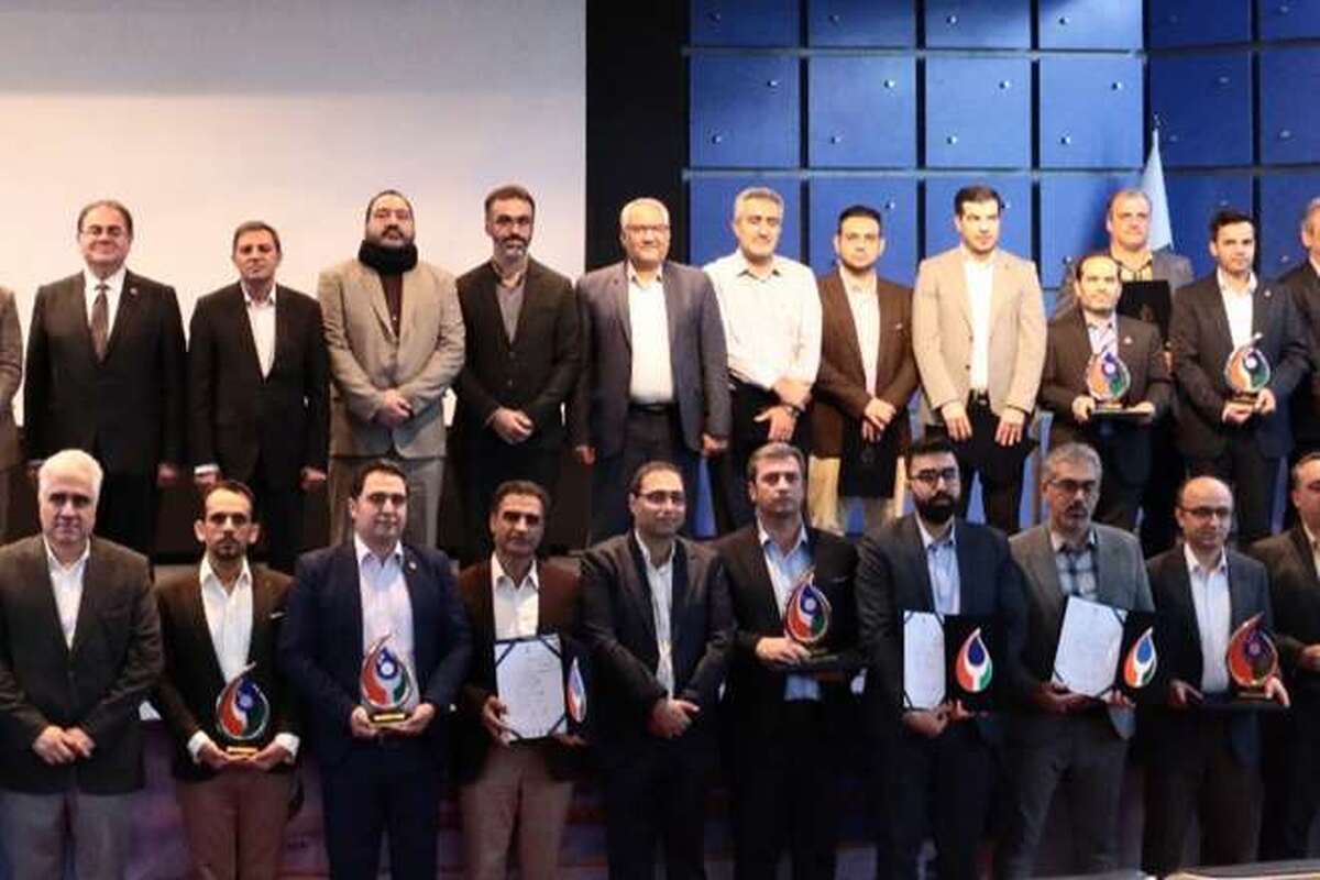 تندیس دو ستاره مجتمع مس سرچشمه رفسنجان در دهمین دوره جایزه ملی مدیریت انرژی کشور