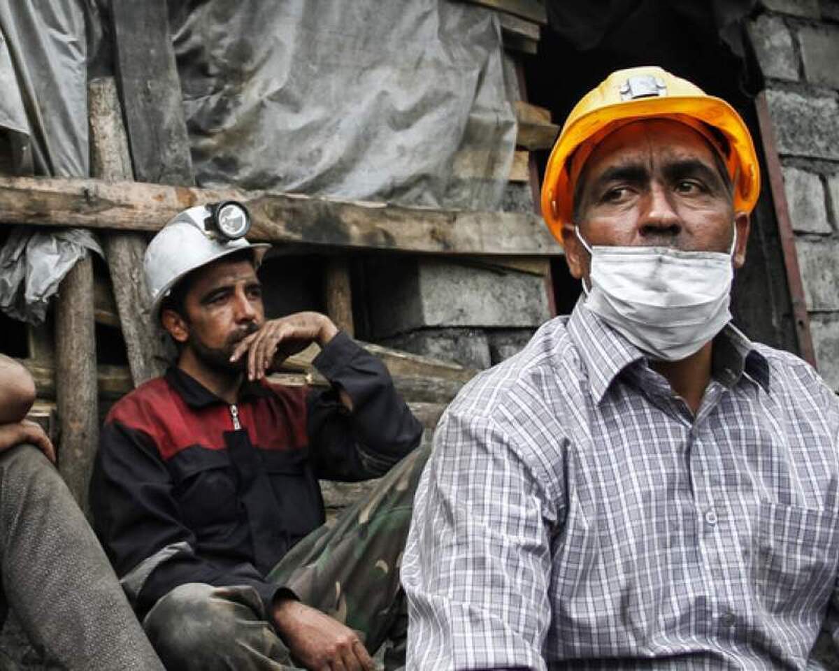 فوت کارگر معدن زغال سنگ چندماه قبل از بازنشستگی/ بازماندگان برای گرفتن مزایای سختی کار مصیبت می‌کشند