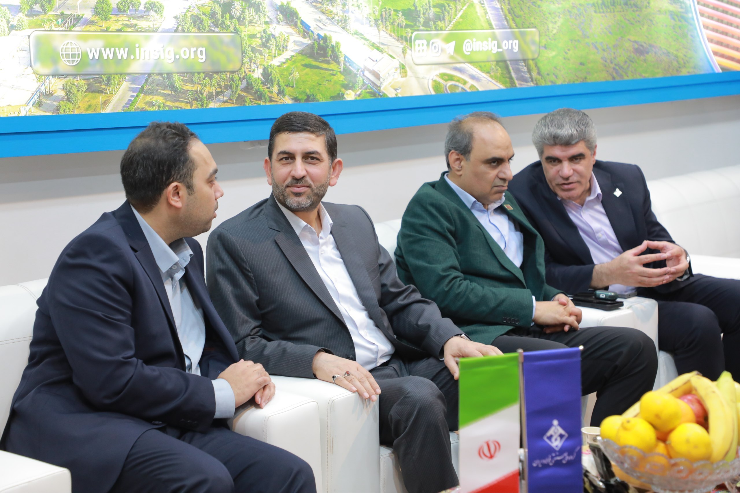 بازدید «محمد امیر» نماینده کلانشهر اهواز و عضو کمیسیون اصل ۹۰ مجلس شورای اسلامی از غرفه گروه ملی صنعتی فولاد ایران