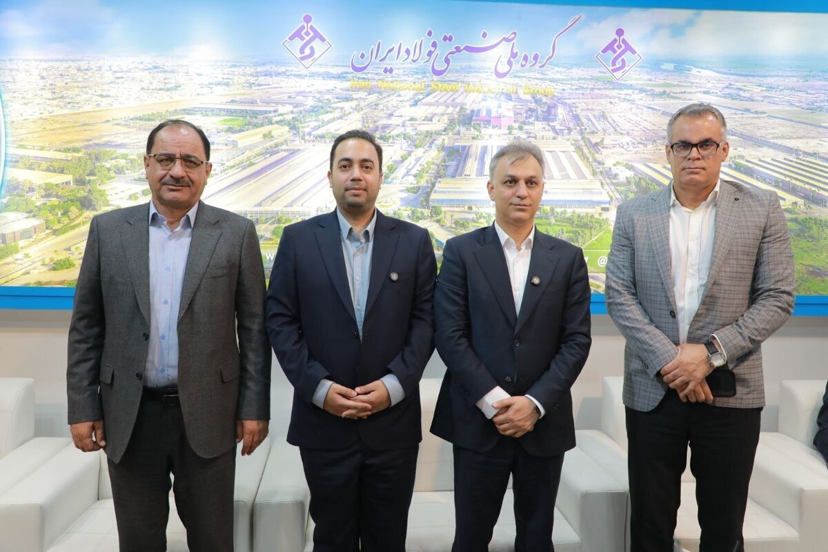 بازدید نایب رئیس و عضو کمیسیون صنایع و معادن مجلس شورای اسلامی از غرفه گروه ملی صنعتی فولاد ایران