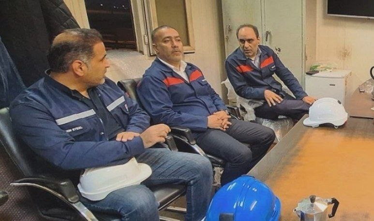 بازدید سرزده مدیرعامل شرکت فولاد اکسین خوزستان از خط تولید و گفت‌و‌گو با کارکنان