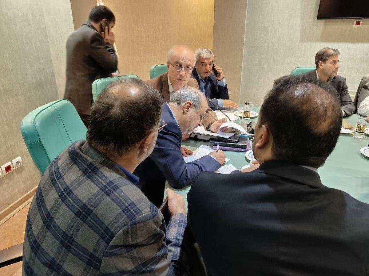 برپایی میز خدمت استان اصفهان با حضور معاون امور معادن و صنایع معدنی وزارت صمت