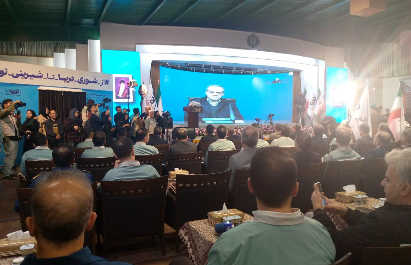 پزشکیان: آب خلیج فارس به اصفهان رسید پزشکیان: آب خلیج فارس به اصفهان رسید