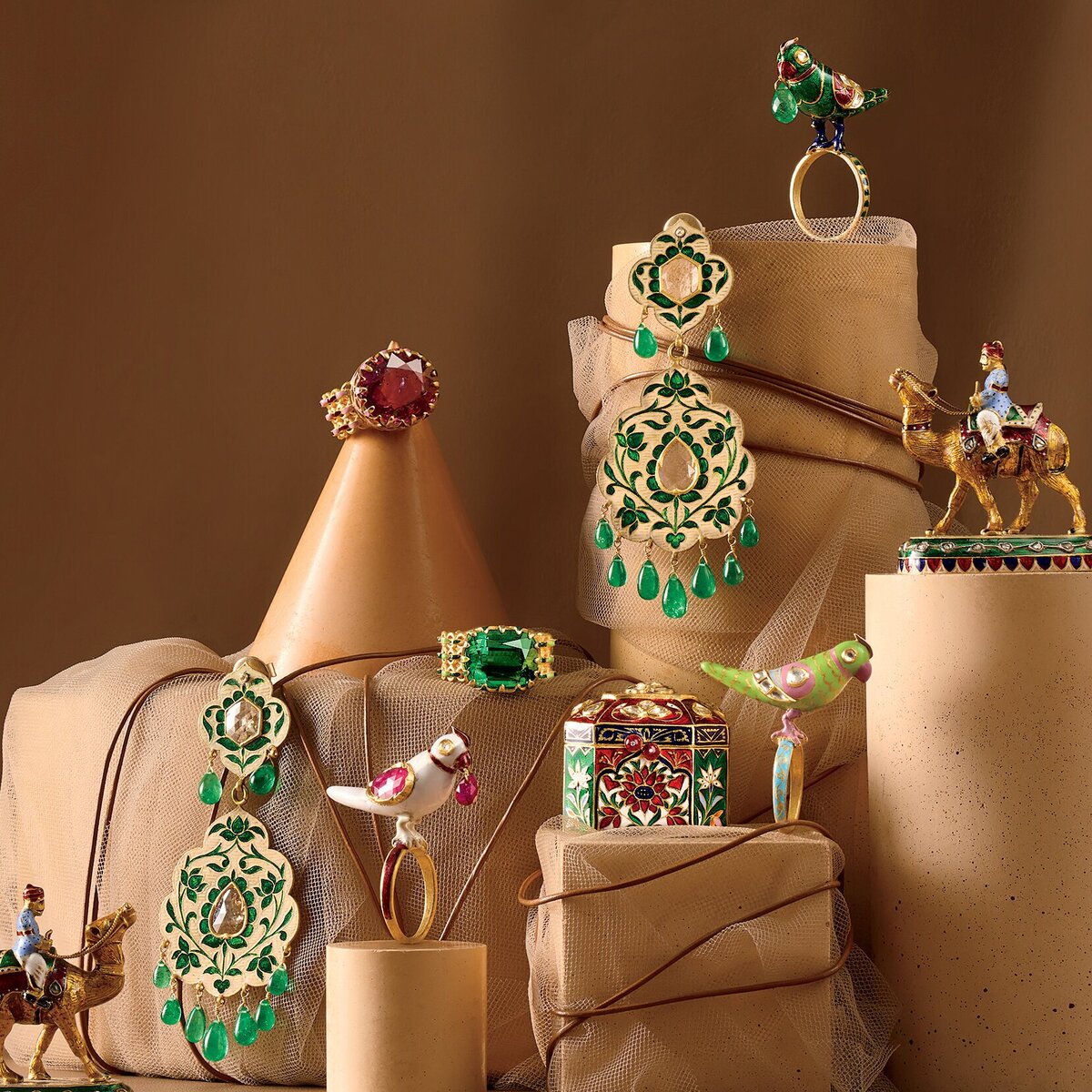افزایش تقاضا برای سنگ‌های رنگی قیمتی در هند/ تغییر سلیقه به پیروی از بالیوودی‌ها