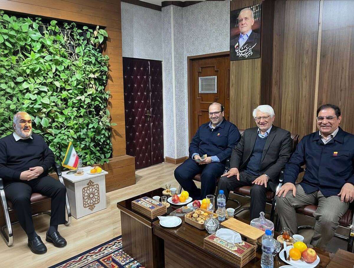 دیدار مدیرعامل فولاد خوزستان با استاندار خوزستان و ارائه گزارش طرح‌های ملی شرکت