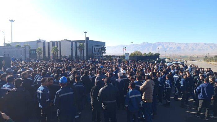 کارگران مجتمع فولاد آلیاژی پاسارگاد کوار خواستار بررسی مسائل معیشتی شدند