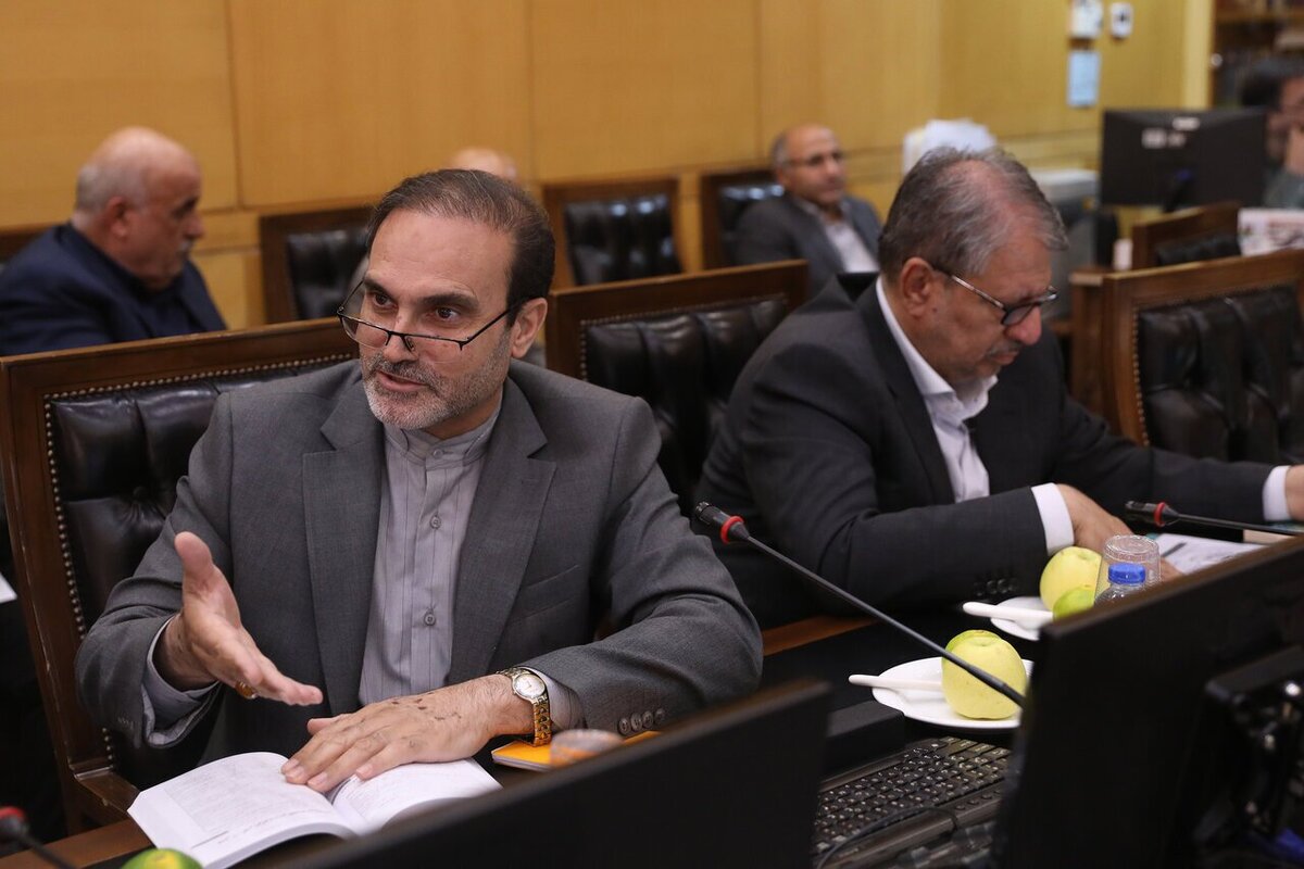 رهاشدگی بازار ارز و طلا نقدینگی را از تولید دور کرده است