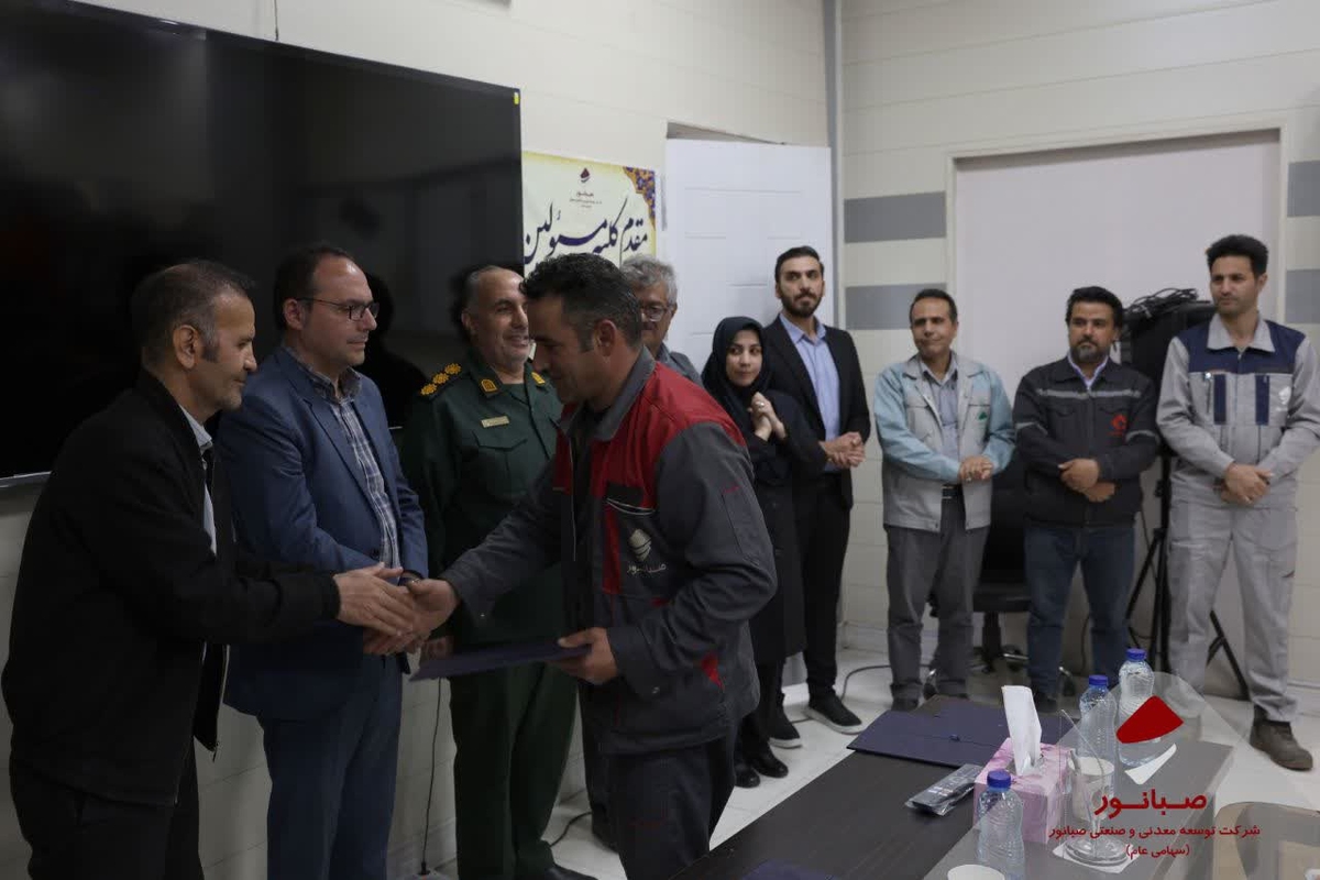 قدردانی از کارگران برگزیده مجتمع شهرک صبانور در روز جهانی کارگر