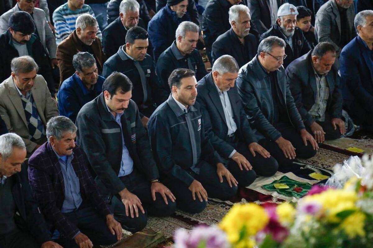 حضور مدیرعامل گل‌گهر در نماز باشکوه عید فطر
