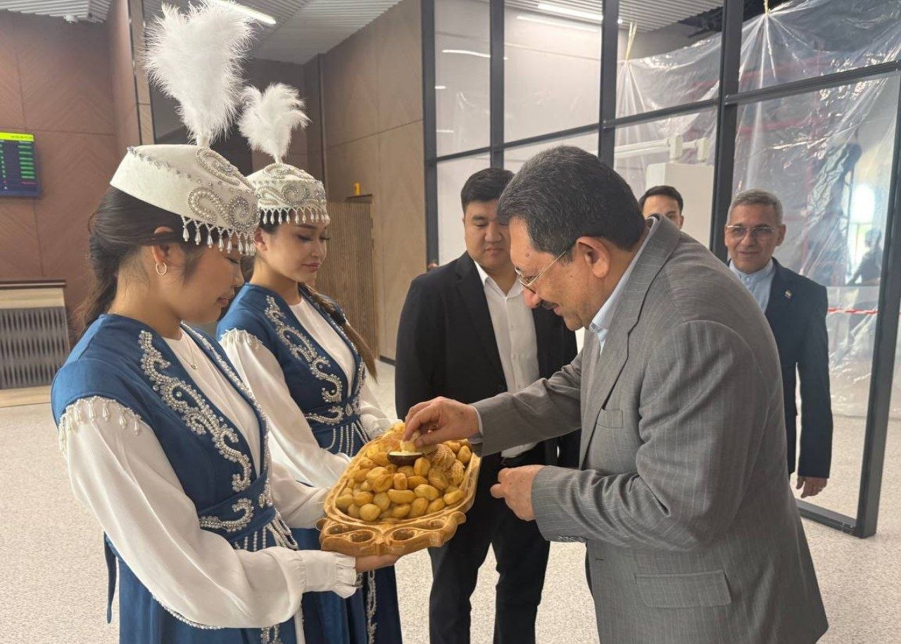 وزیر صنعت، معدن و تجارت وارد قرقیزستان شد وزیر صنعت، معدن و تجارت وارد قرقیزستان شد