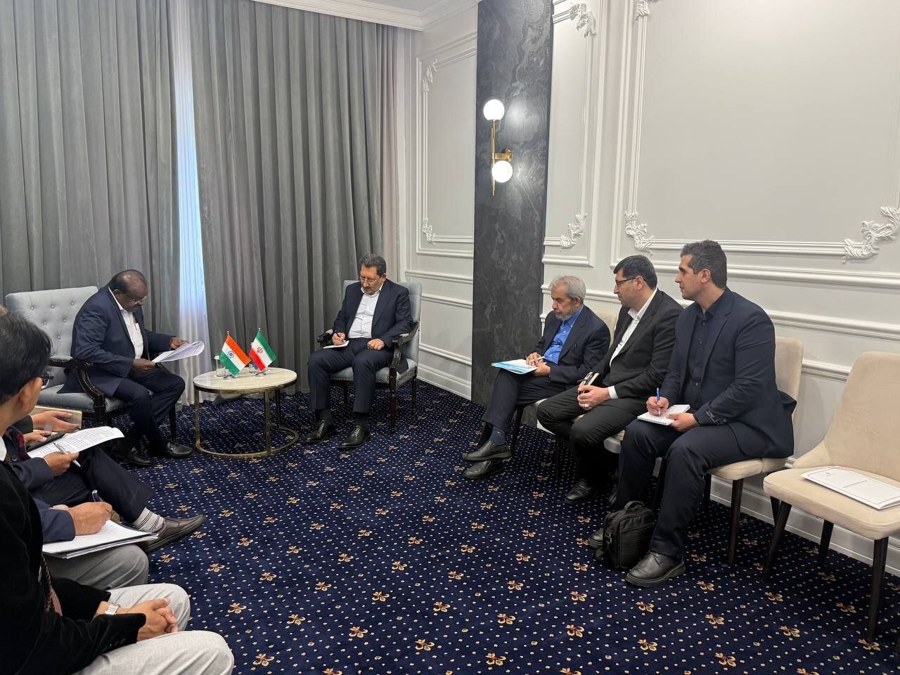 تأکید ایران و هند بر توسعه همکاریهای اقتصادی و تسهیل روابط تجاری تأکید ایران و هند بر توسعه همکاریهای اقتصادی و تسهیل روابط تجاری