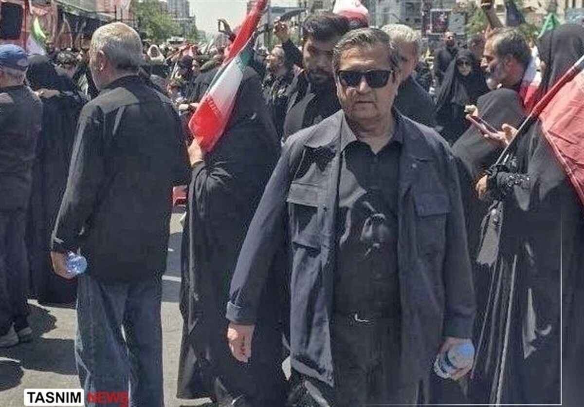 حضور رئیس کل بانک مرکزی در تشییع رهبر شهید انقلاب