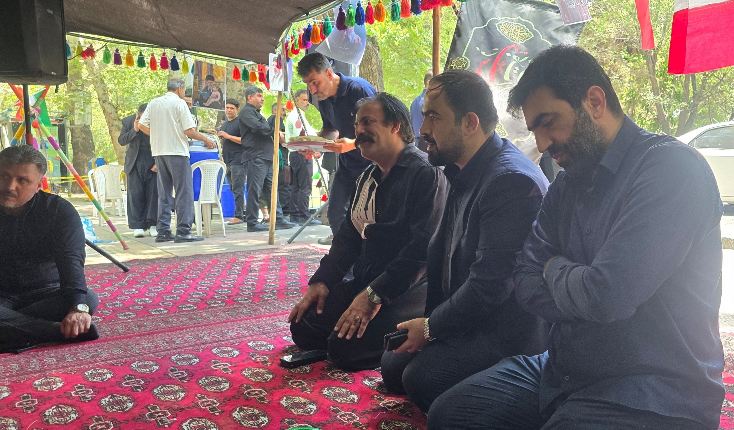 حضور مدیرعامل گروه سرمایهگذاری صندوق بازنشستگی کشوری، به همراه مدیرعامل و رئیس هیات مدیره شرکت فولاد اکسین خوزستان در موکب شهدای زاگرس حضور مدیرعامل گروه سرمایهگذاری صندوق بازنشستگی کشوری، به همراه مدیرعامل و رئیس هیات مدیره شرکت فولاد اکسین خوزستان در موکب شهدای زاگرس