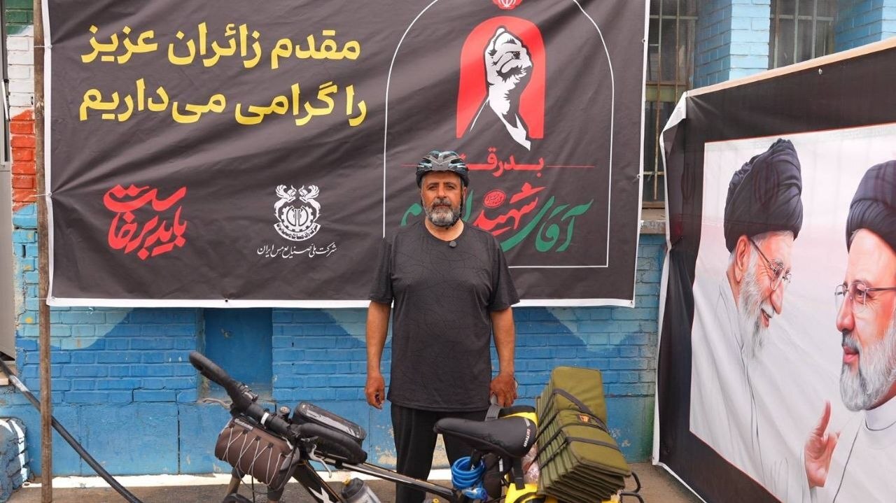 دوچرخهسوار شهربابکی به مشهد مقدس رسید دوچرخهسوار شهربابکی به مشهد مقدس رسید