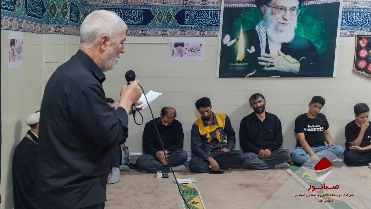 طنین یاد و نام «رهبر شهید» در مجتمع شهرک صبانور با حضور پدر سردار شهید وحید فاطمی‌نژاد