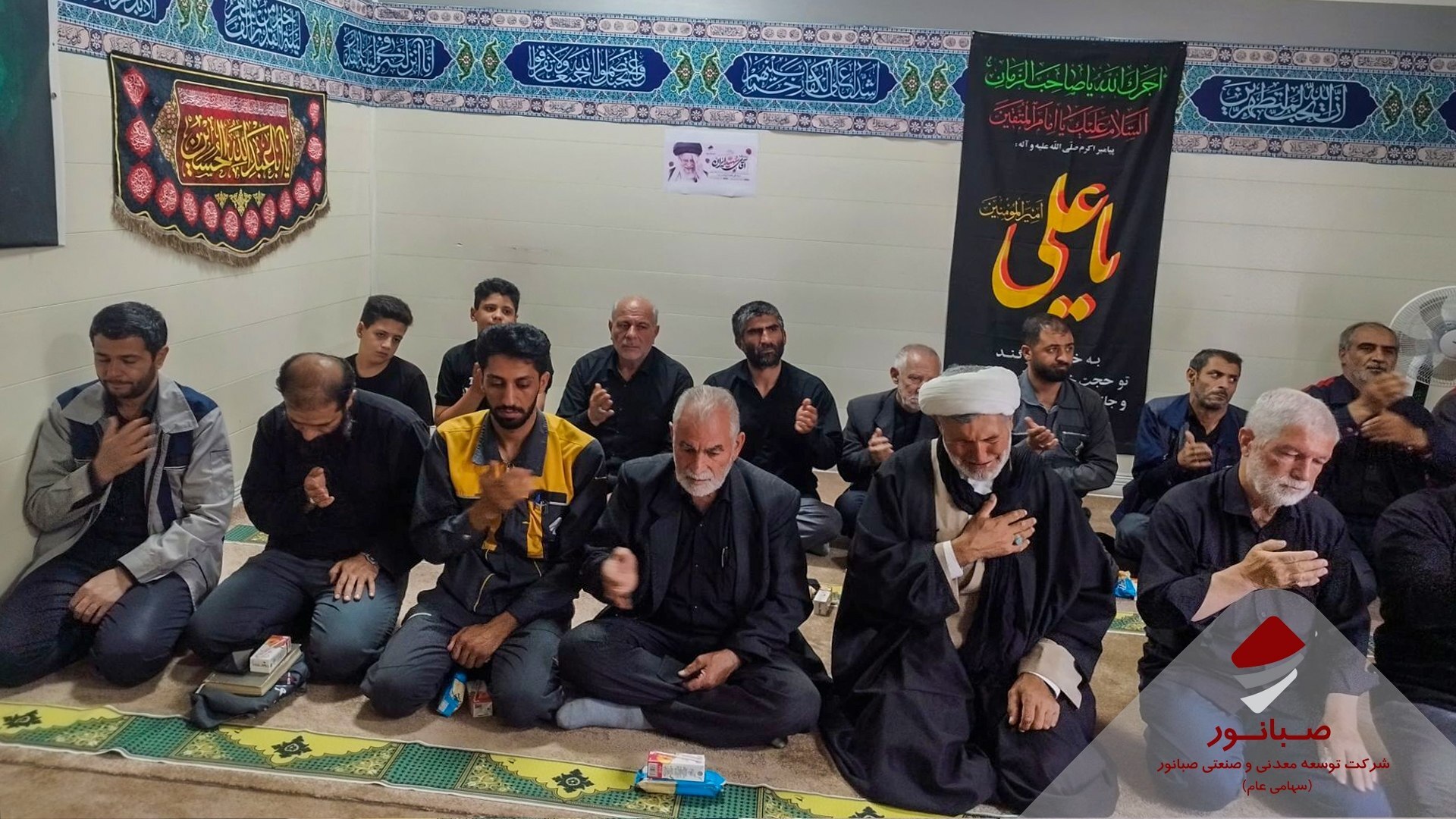 طنین یاد و نام «رهبر شهید» در مجتمع شهرک صبانور با حضور پدر سردار شهید وحید فاطمینژاد طنین یاد و نام «رهبر شهید» در مجتمع شهرک صبانور با حضور پدر سردار شهید وحید فاطمینژاد