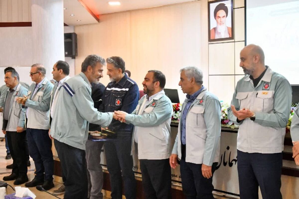برگزاری آیین تجلیل از تلاشگران نمونه و بازنشستگان شرکت آهن و فولاد ارفع
